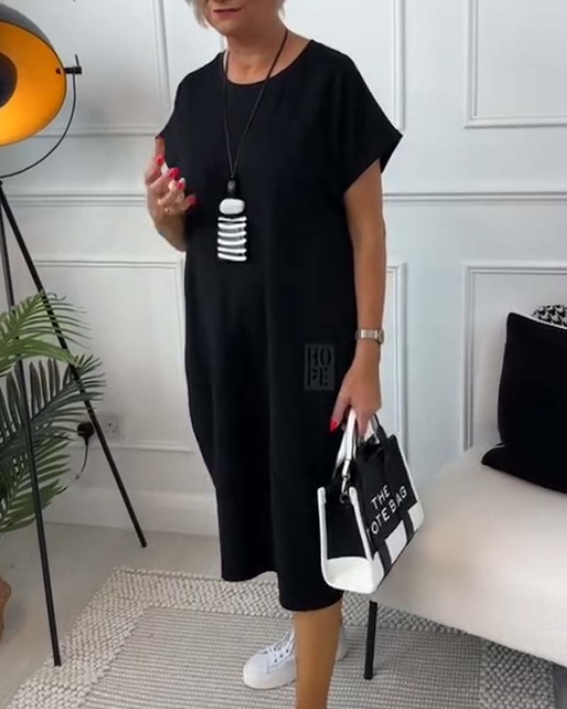 NIPPON™| ブラックの半袖ドレス、「HOPE」モチーフ付き